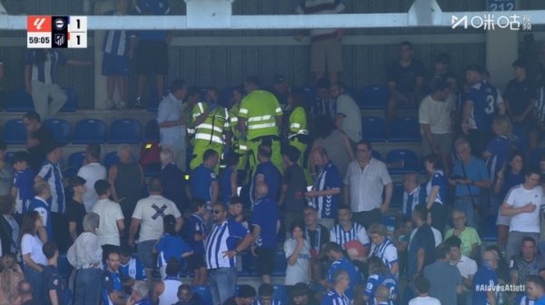 Cấp cứu y tế xảy ra trên khán đài, Atletico Madrid vs Alaves phù hợp tạm thời bị gián đoạn