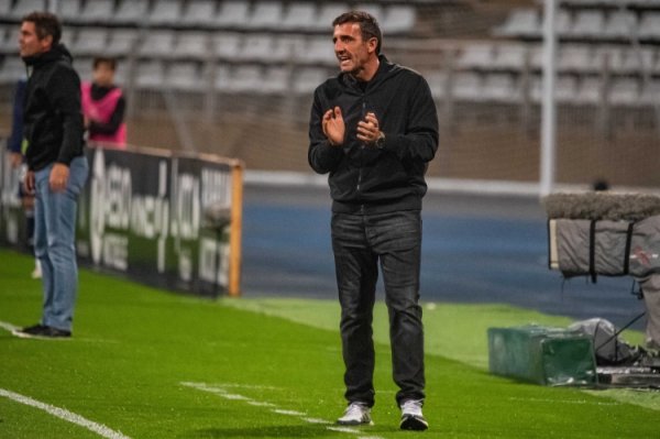 Huấn luyện viên Paris FC: Trapp có thể nói 6 ngôn ngữ và nói tiếng Pháp rất tốt, điều này giúp anh ấ